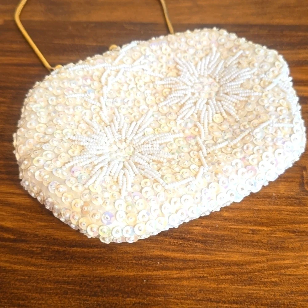 Vintage Irredescent White Sequin Clutch Wristlet Stunning!! Marshall Fields & Co - Picture 2 of 10